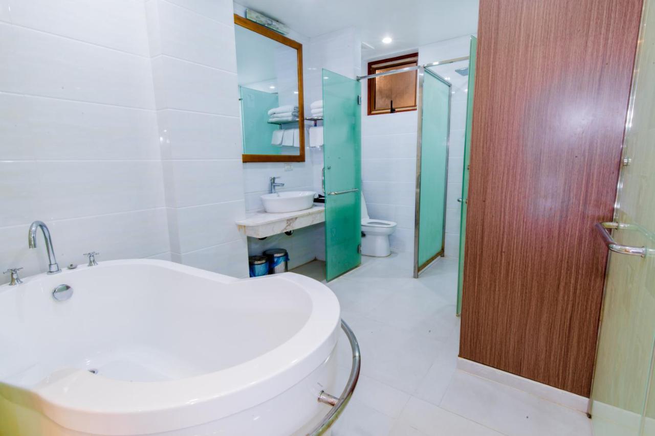 Hoa Dao Hotel Hòa Bình Esterno foto