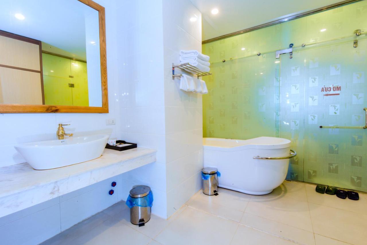 Hoa Dao Hotel Hòa Bình Esterno foto