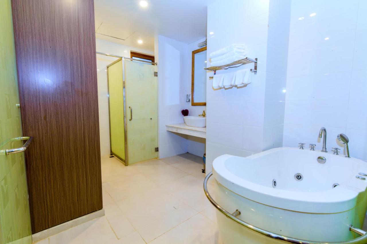 Hoa Dao Hotel Hòa Bình Esterno foto